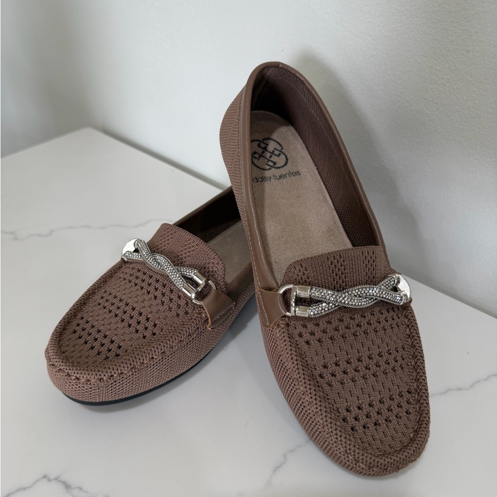 Daisy Fuentes Size 5.5 Brown Flats